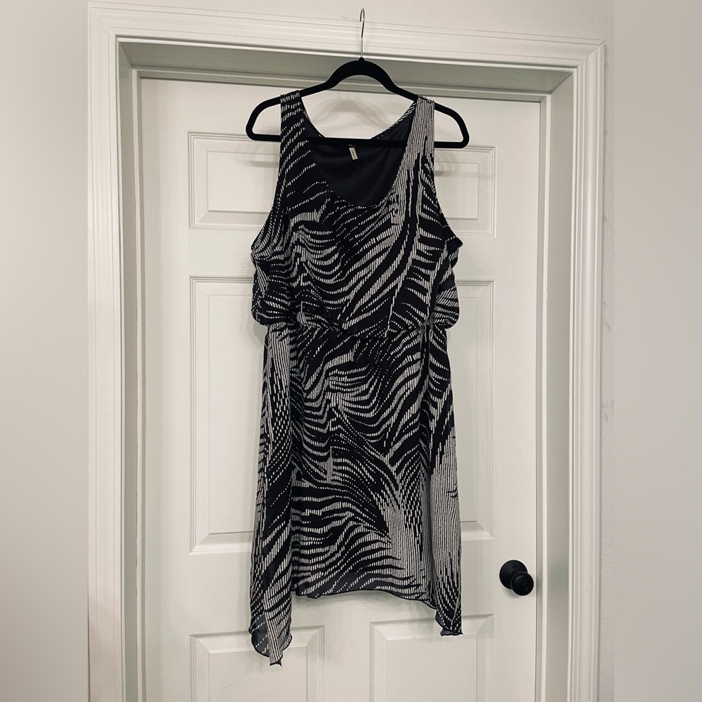 Plus Size Black and White Patterned Women's Dress